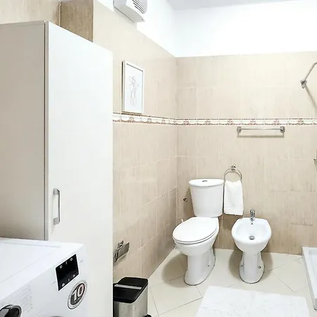 We In Center 2br ティラナ