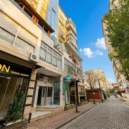 We In Center 2br * ティラナ