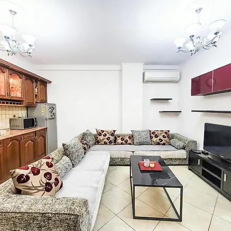 We In Center 2br ティラナ