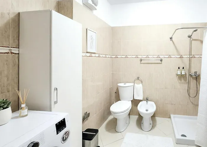 We In Center 2br ティラナ